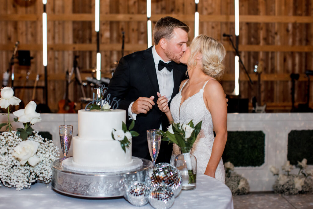disco-ball-wedding-cake